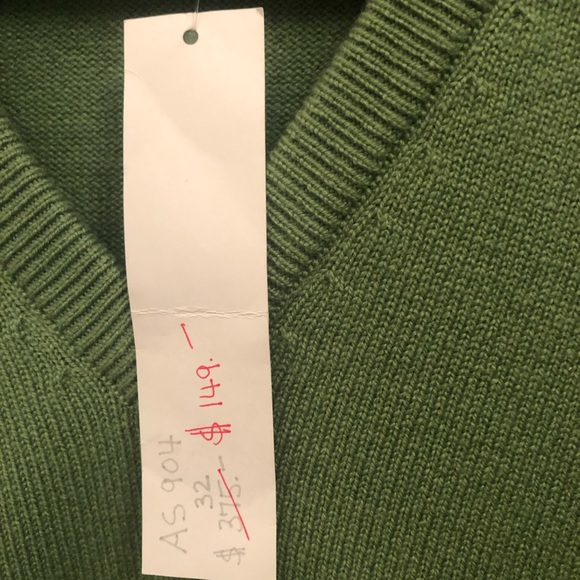 100% cashmere sweater! New with tags! - Picture 3 of 4